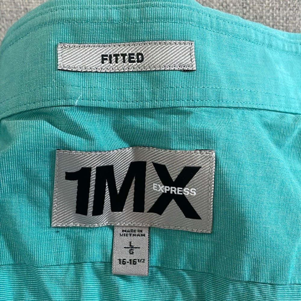 Express button down - Picture 3 of 4